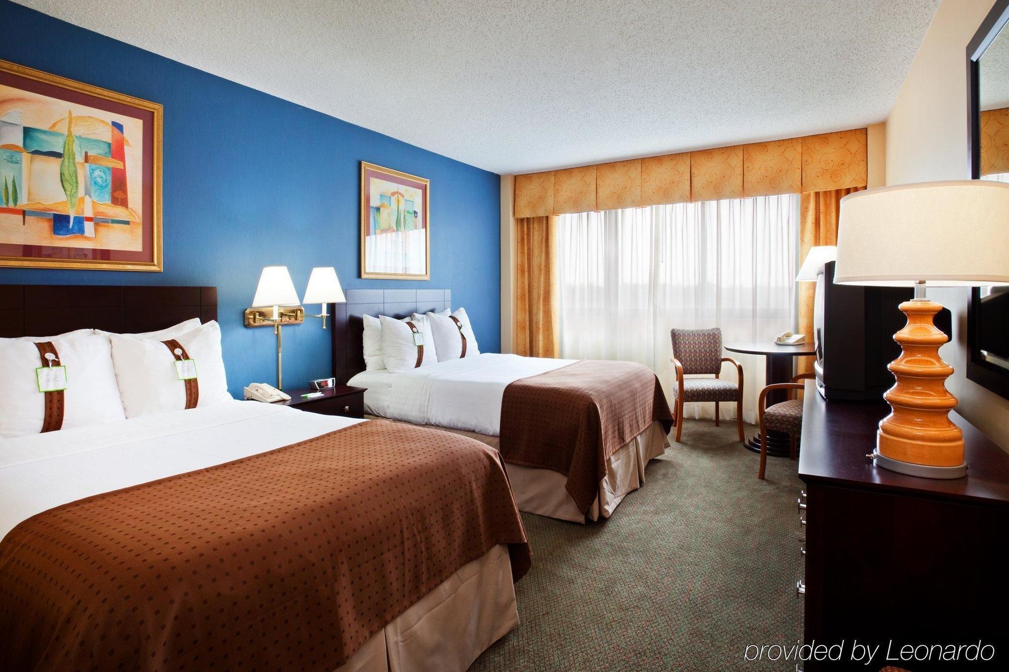 Nashville Airport Marriott Room photo