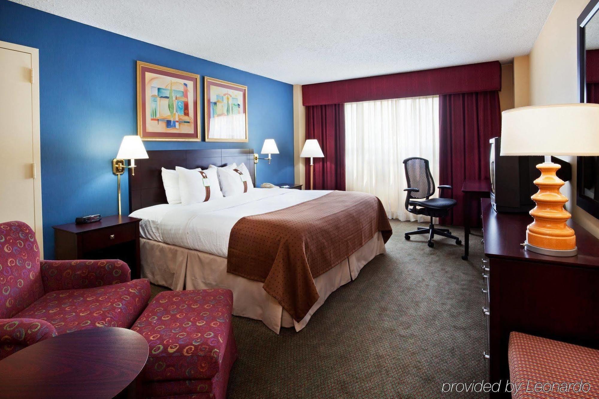 Nashville Airport Marriott Room photo